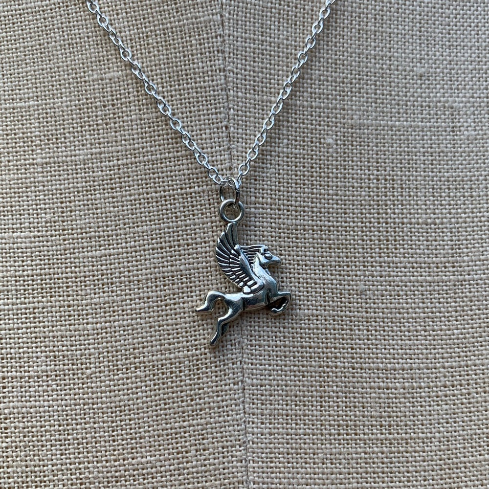 NWT Sterling Silver Plated Chain & Pegasus Horse Alloy Metal Charm Necklace - Picture 13 of 13